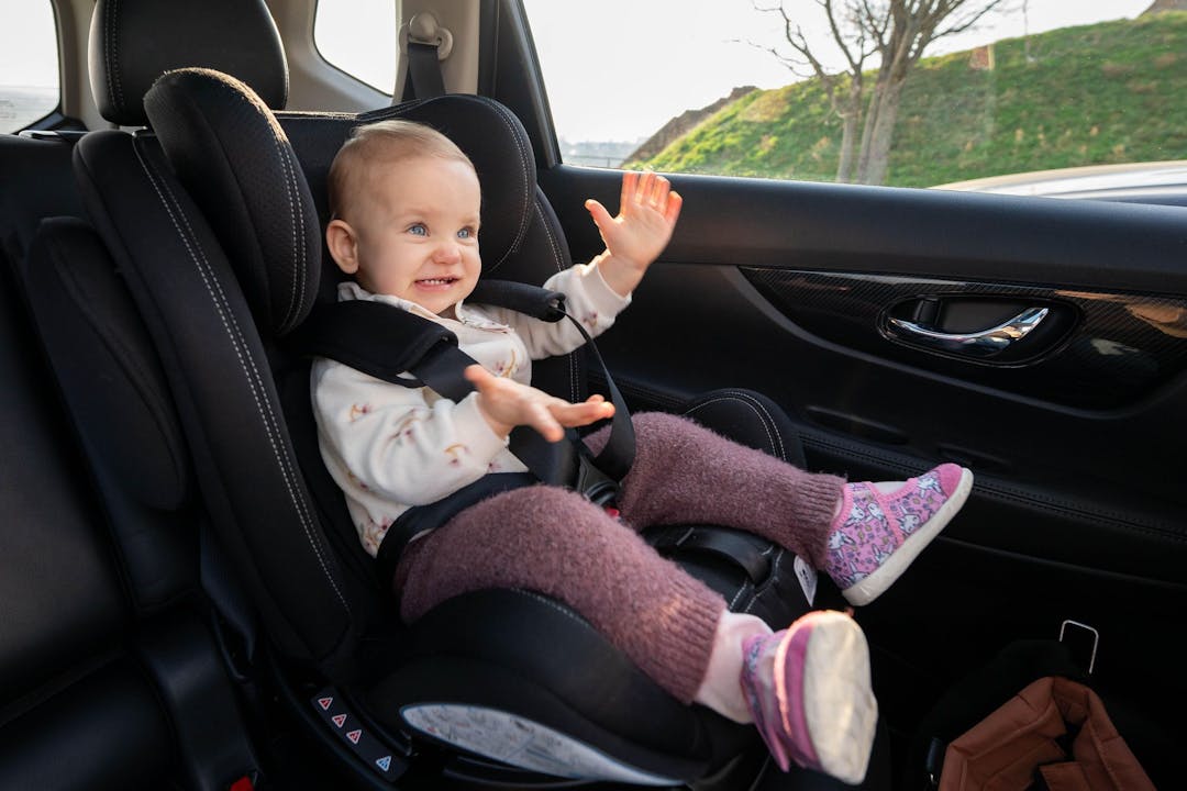 Baby on his seat in a car - © picture alliance / Zoonar | Maria Kraynova