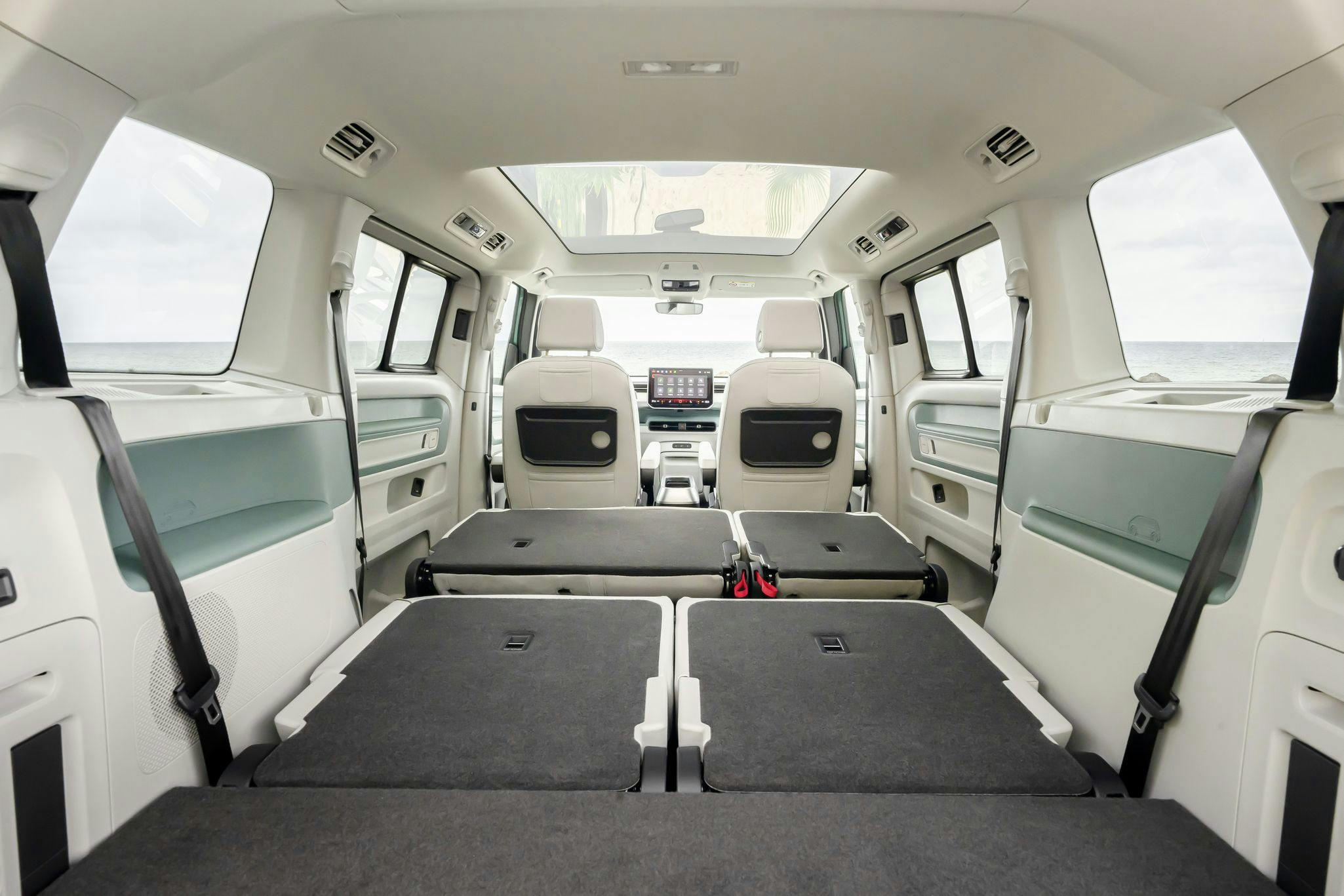 Volkswagen ID.Buzz LWB inside