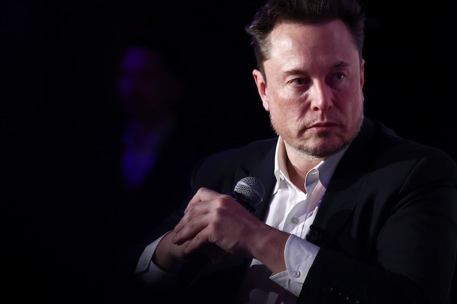 Elon Musk avec micro