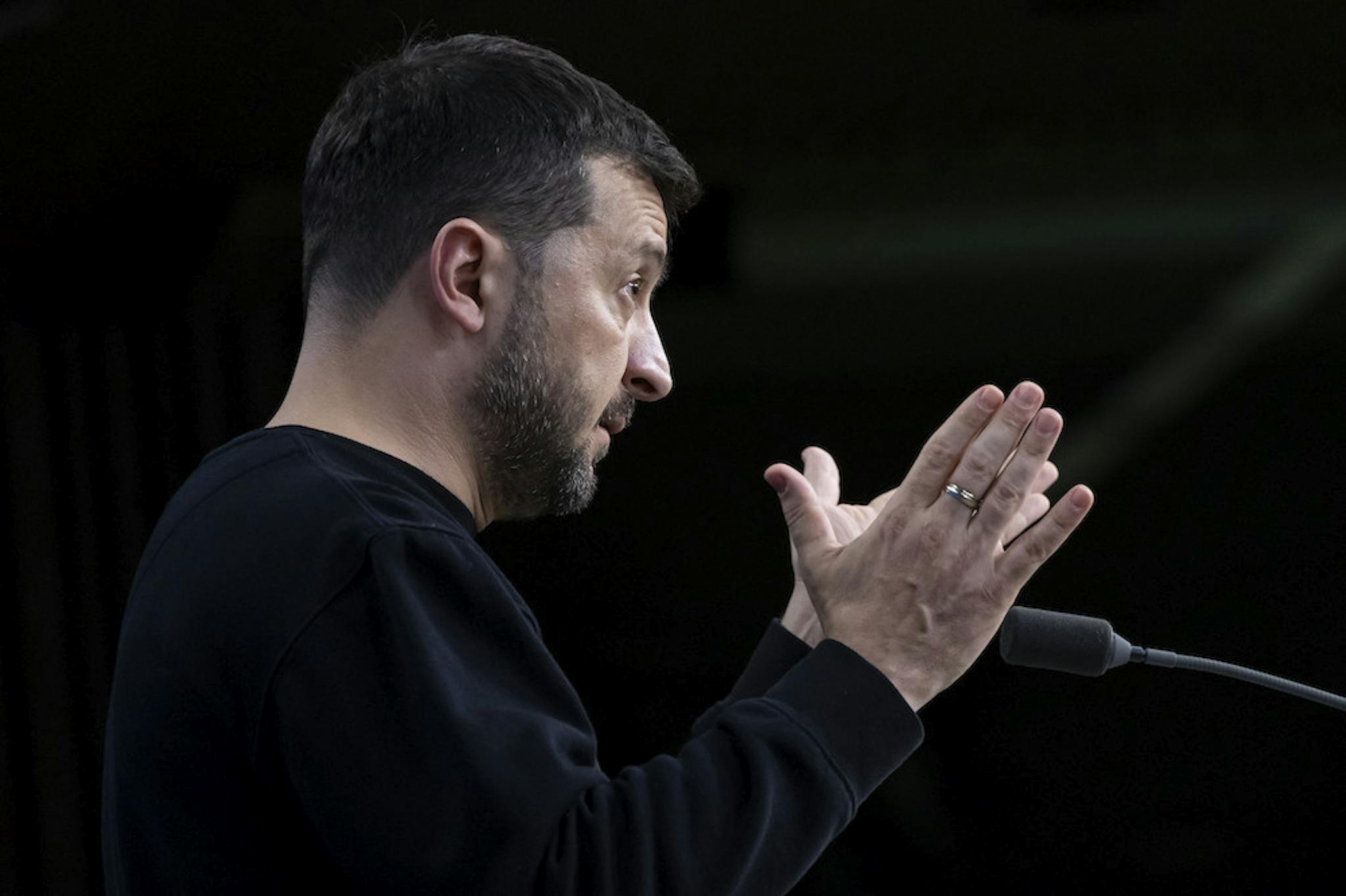 Volodymyr Zelensky speaking 