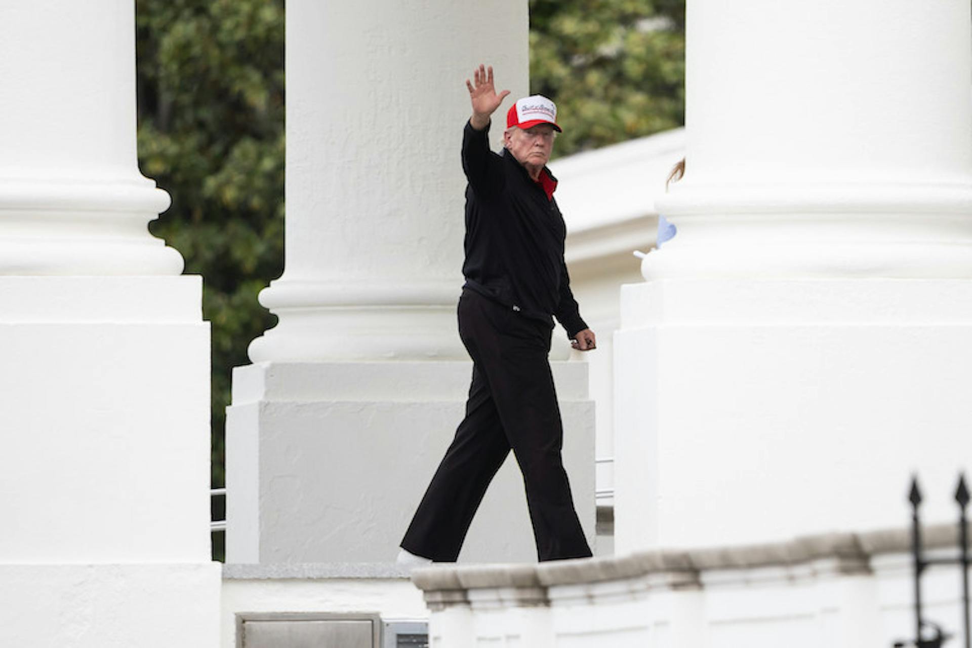 Donald Trump salue les journalistes