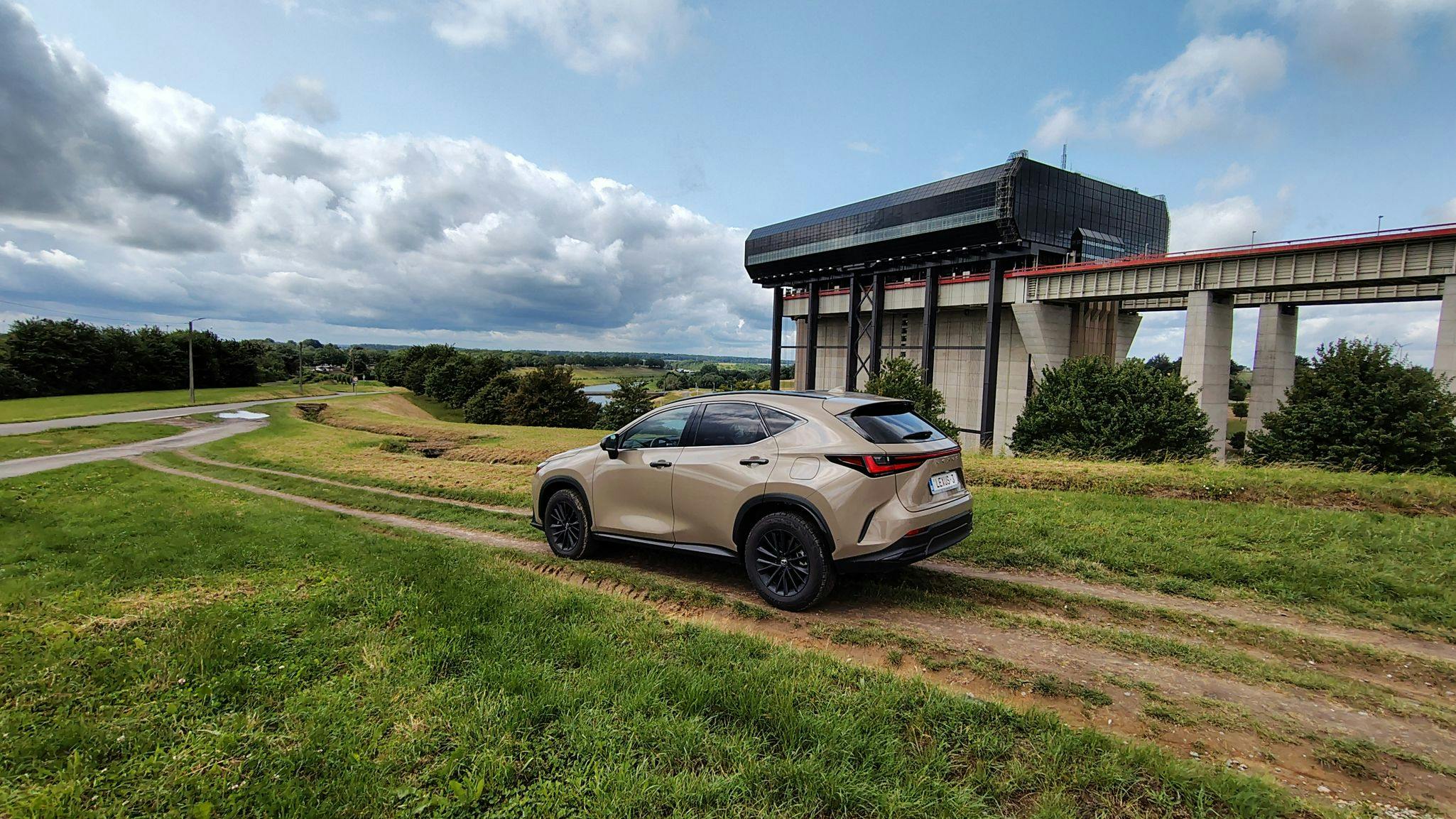 Lexus NX 450h+ AWD Overtrail