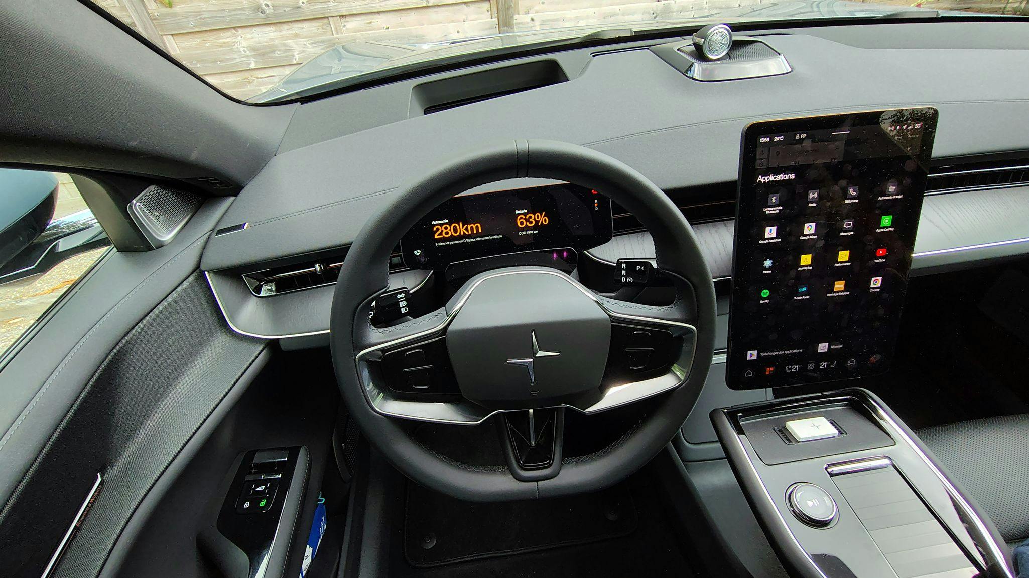 Polestar 3 Performance cockpit with key holder
