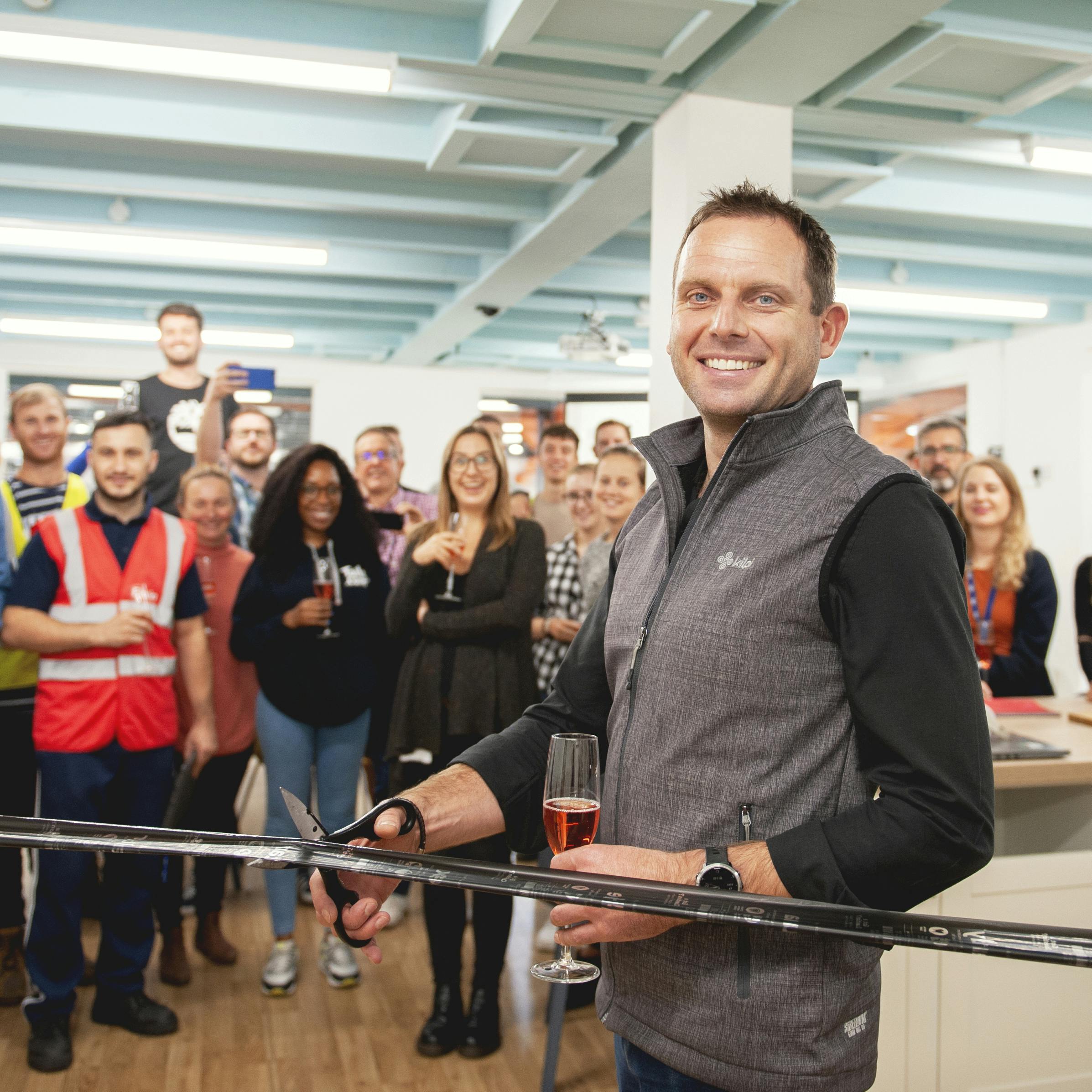 James, eröffnet offiziel unser Büro in Heathrow