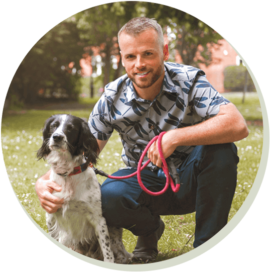 Photo de Sean McCormack avec un chien