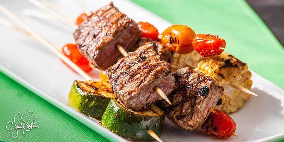 RINDERLENDE UND TAJÍN®-MARINIERTES GEMÜSE AM SPIEẞ