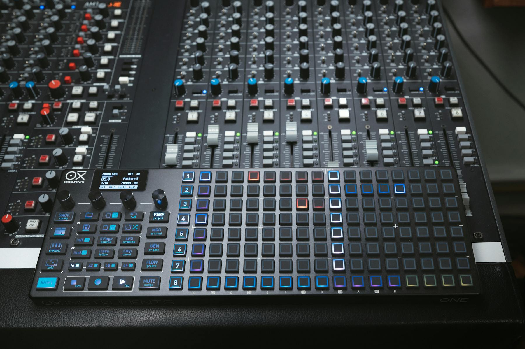 OXI ONEの写真
