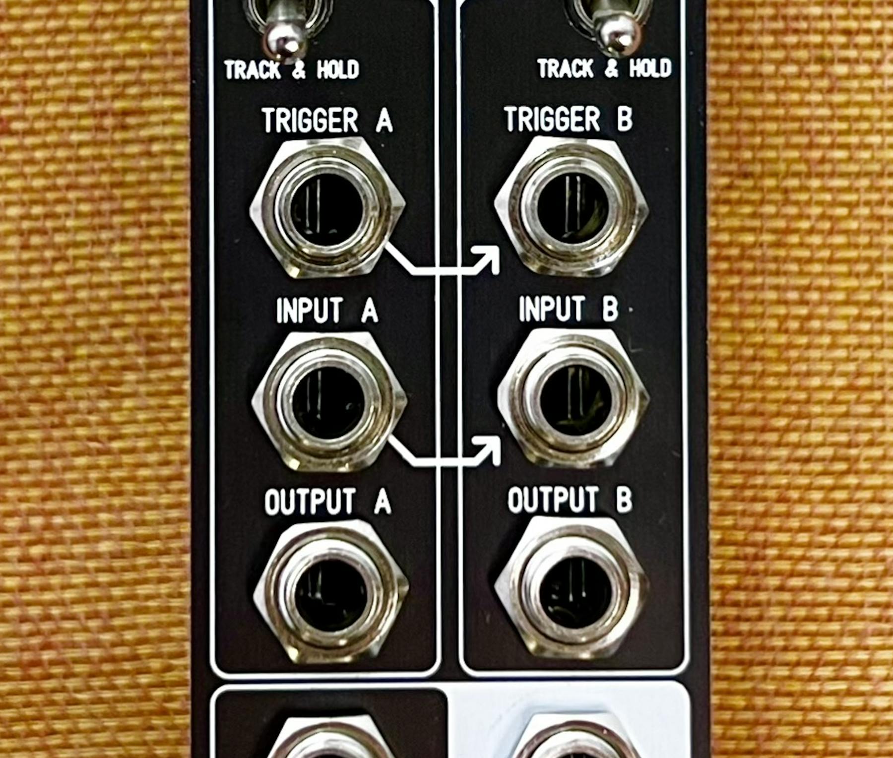 写真:ADDAC215のジャック
