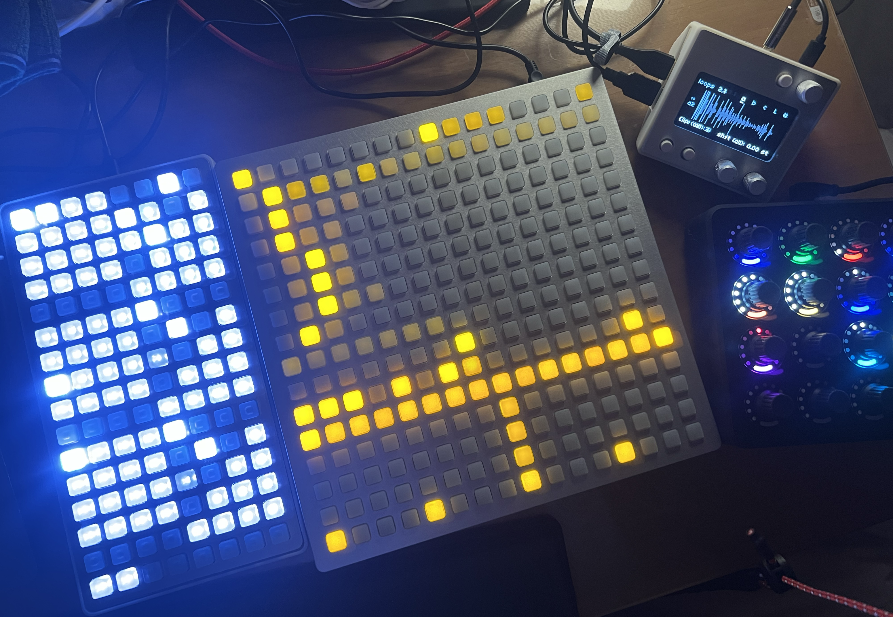 monome gridとかの写真