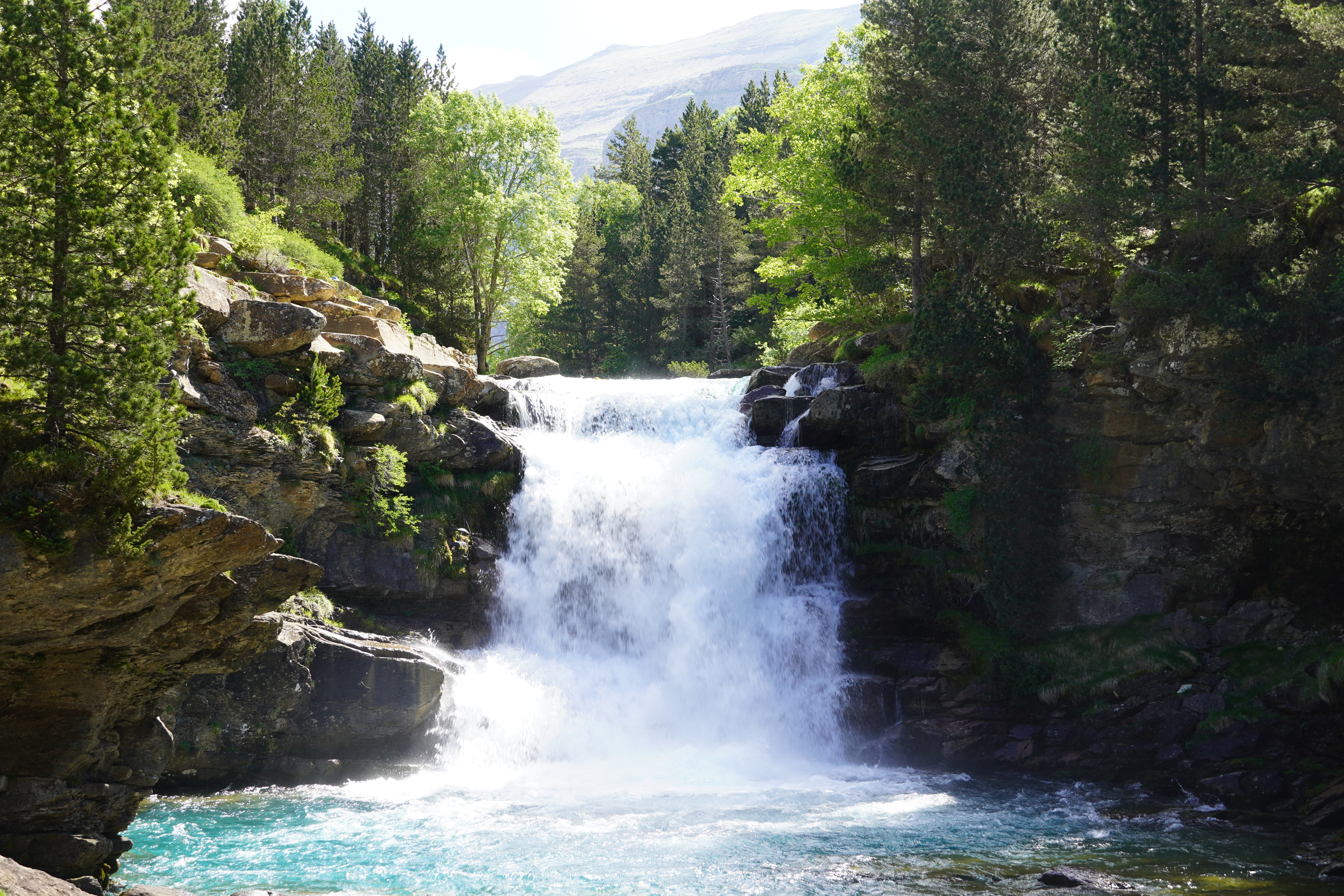 Discover the Majestic Waterfalls of Ordesa y Monte Perdido