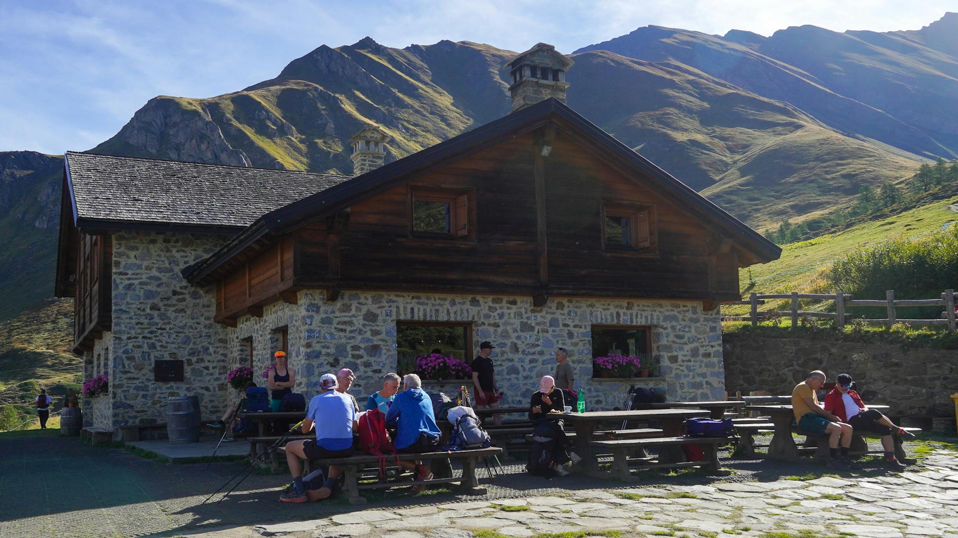 Rifugio Bonatti, Tour du Mont Blanc