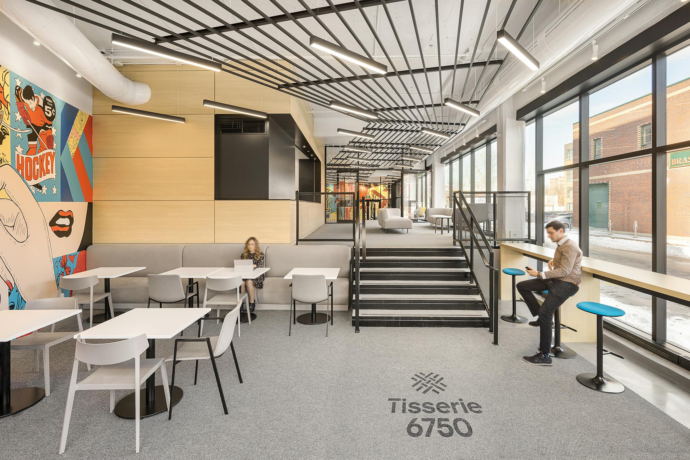 Architecture et design d'intérieur du lobby d'un bâtiment commerciale.