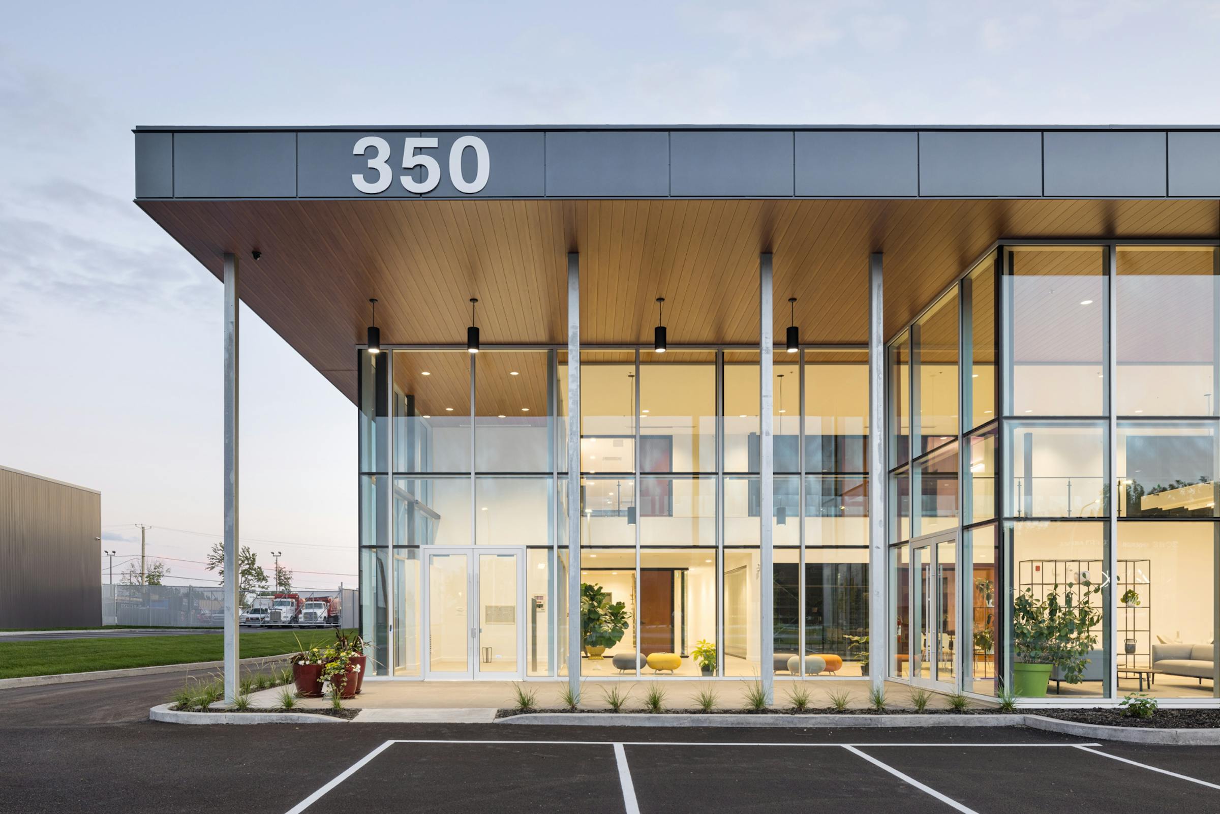 Architectural photography of a commercial building in Blainville. View centered on the entrance of the building. Nice balance of natural and artificial light.