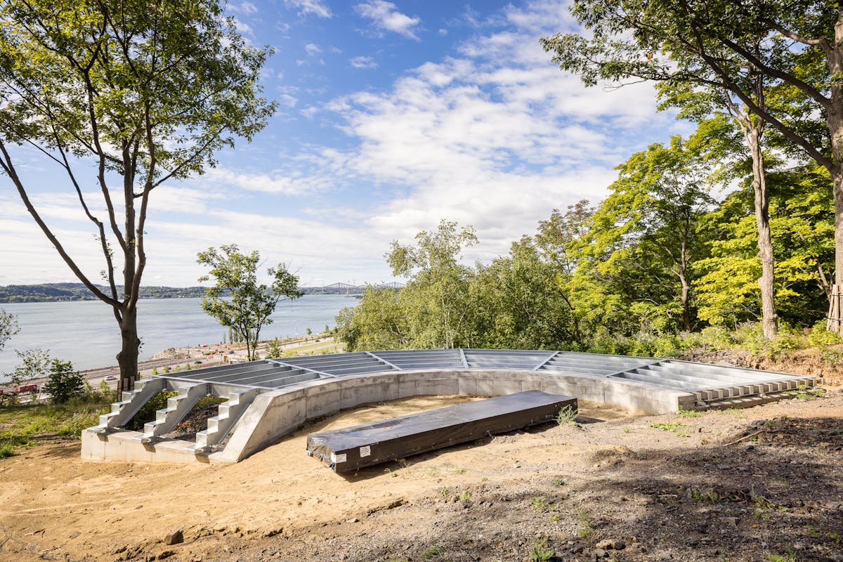 Steel structure which will accommodate a wooden observation platform on the Quebec Bridge and the St. Lawrence River.