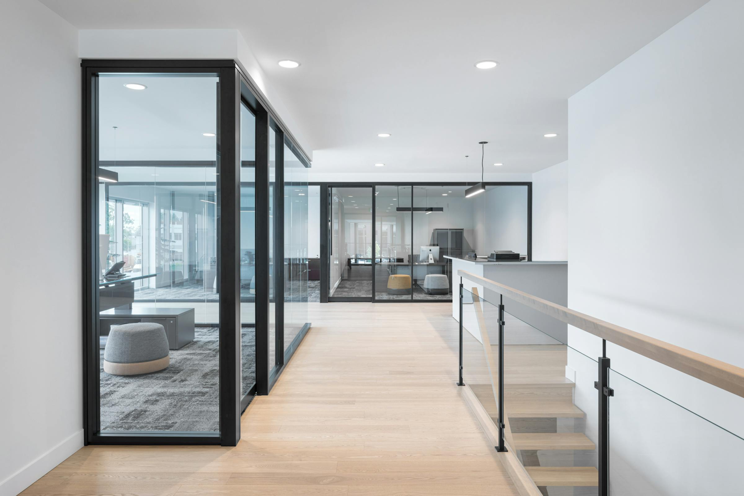 Interior design photography of office space in Blainville. Glazed office and bright volume.