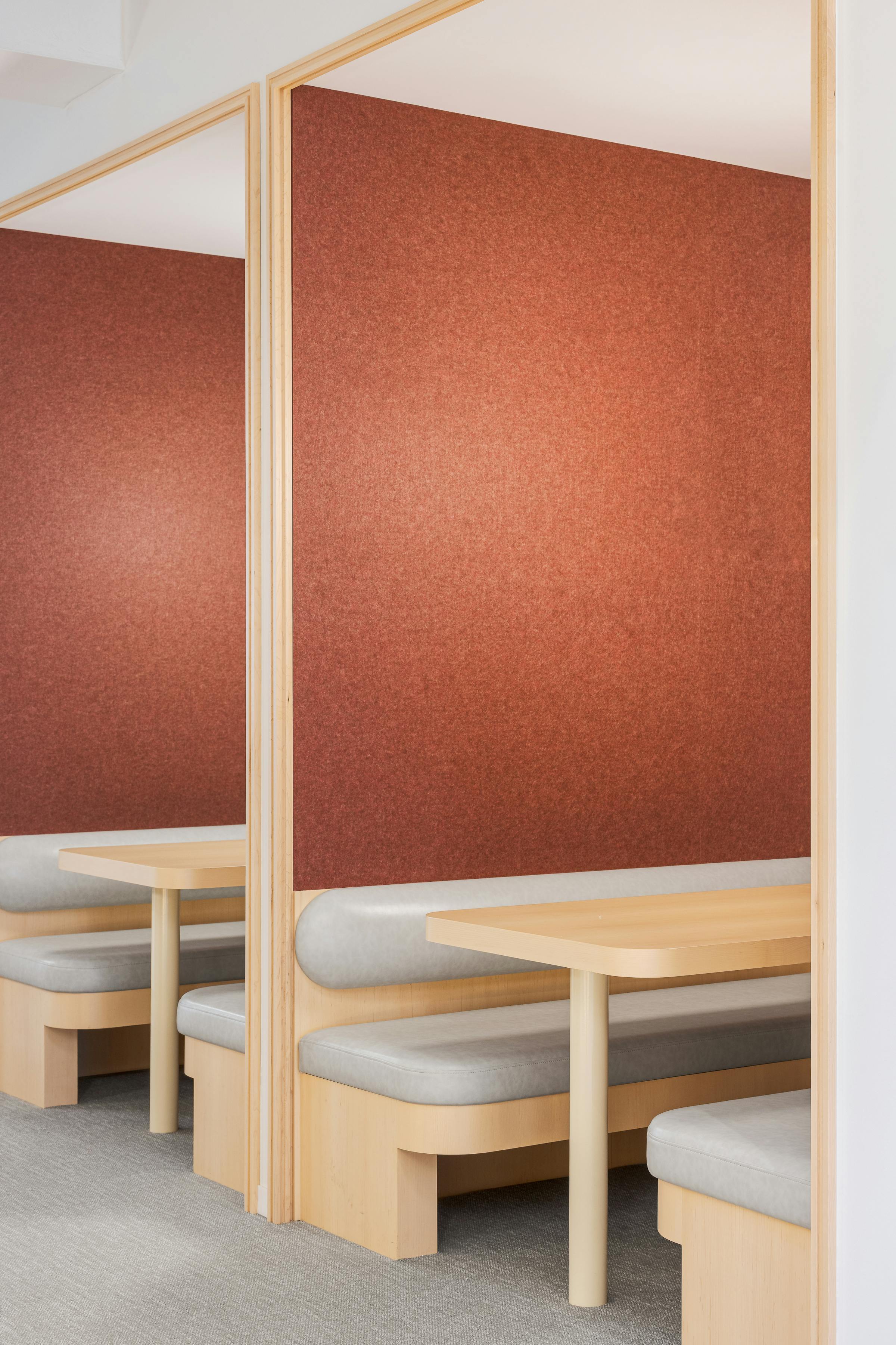 Éléments de mobilier sur mesure, entre esthétisme et ergonomie.