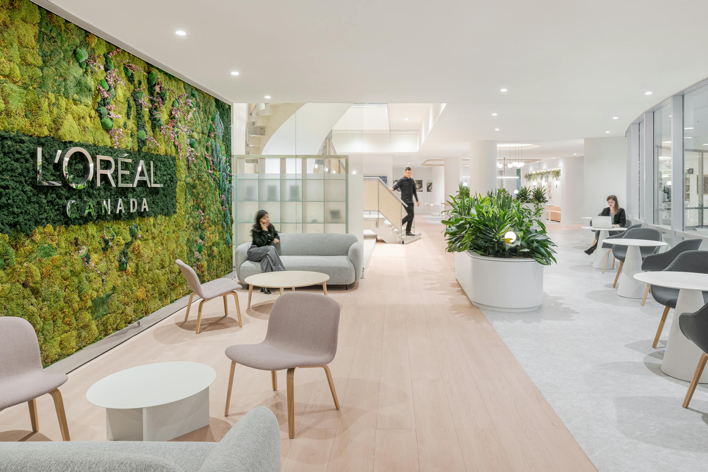 Modern relaxation area with designer furniture and a green wall.