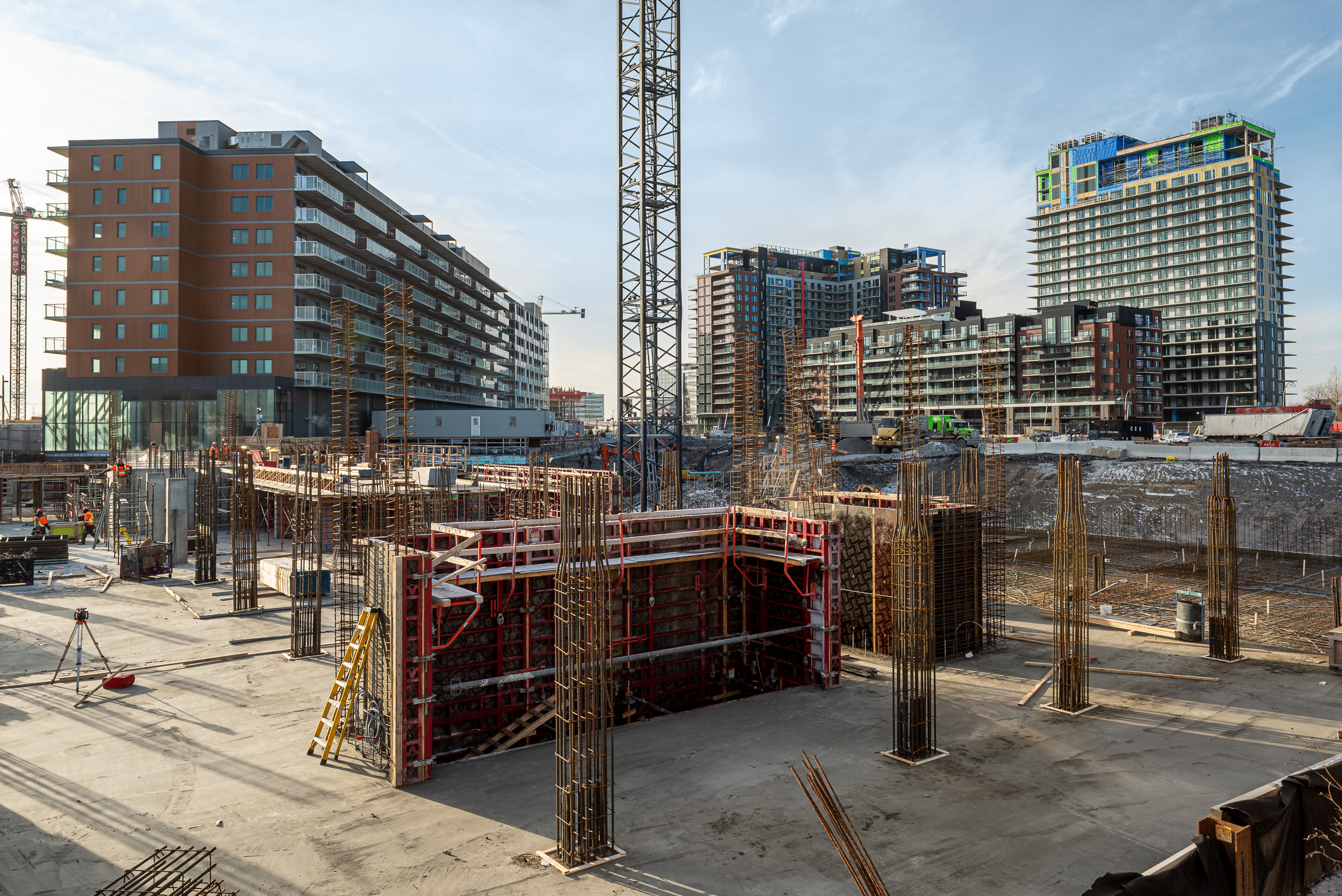 Vue dynamique d'un site de construction.