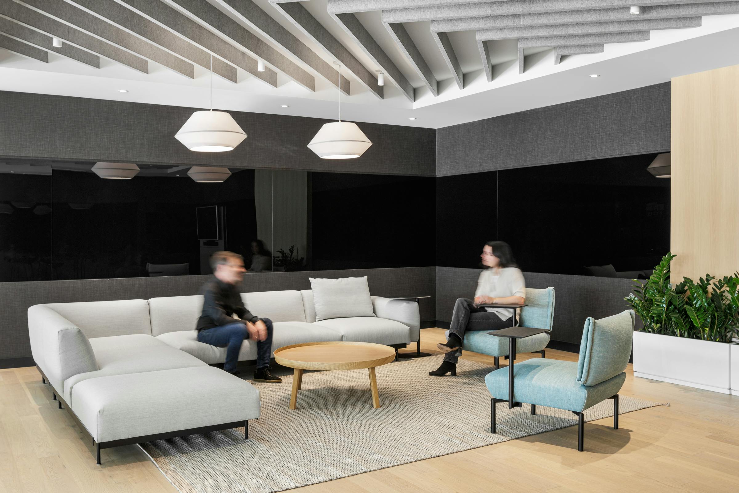 Rest area in offices with a modern and bright design.