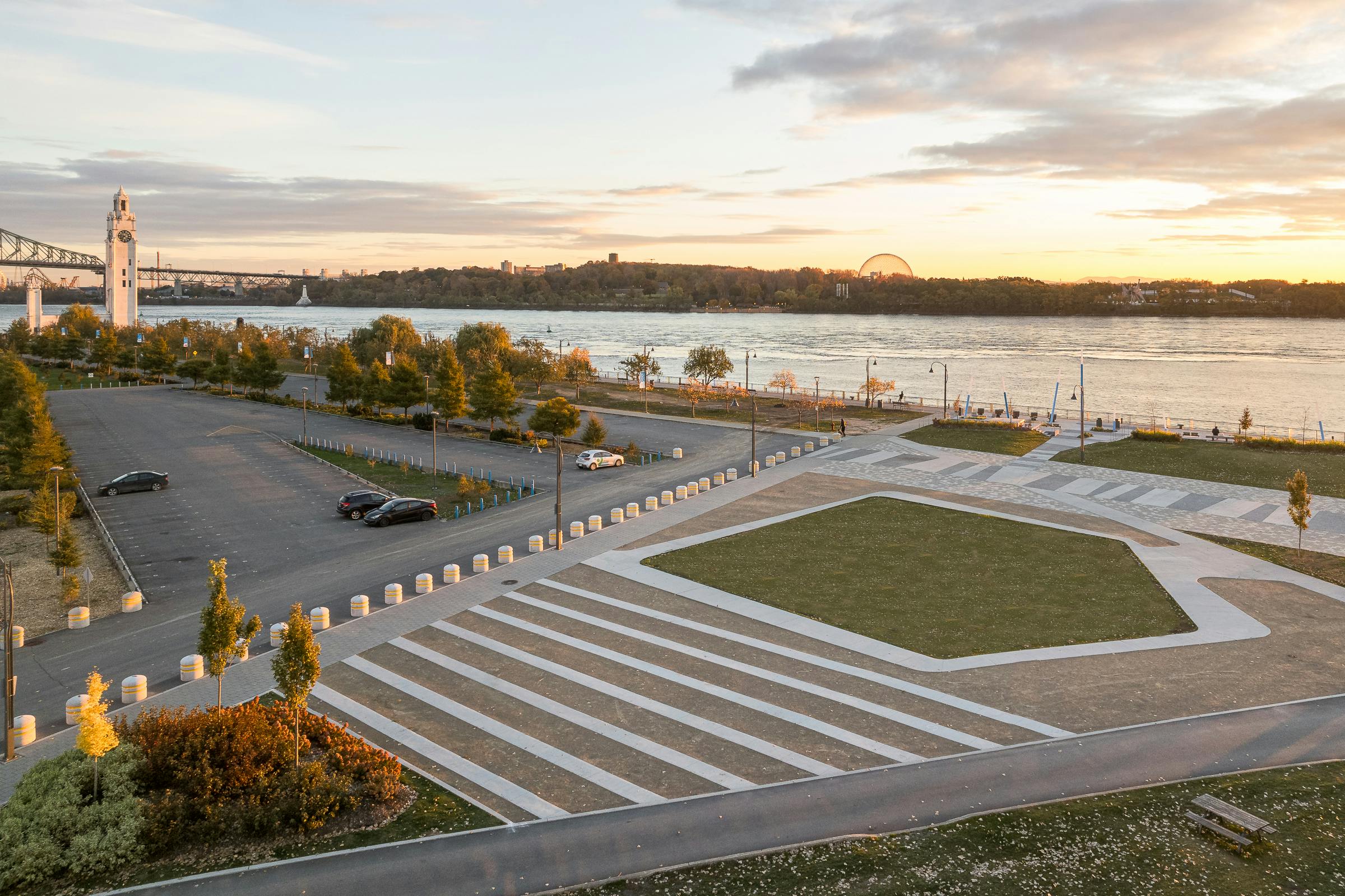 Aerial photograph of the multifunctional square at Quai de l'Horloge with the St. Lawrence River in the background.