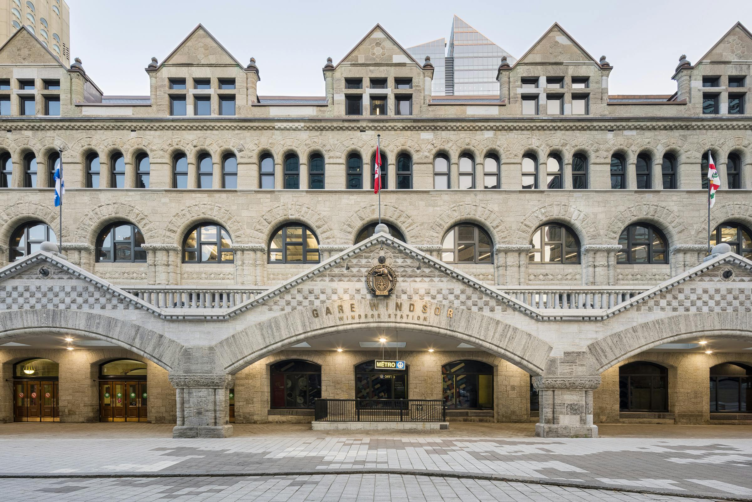 Facade de la Gare Windsor, un bâtiment patrimonial au coeur de Montréal.