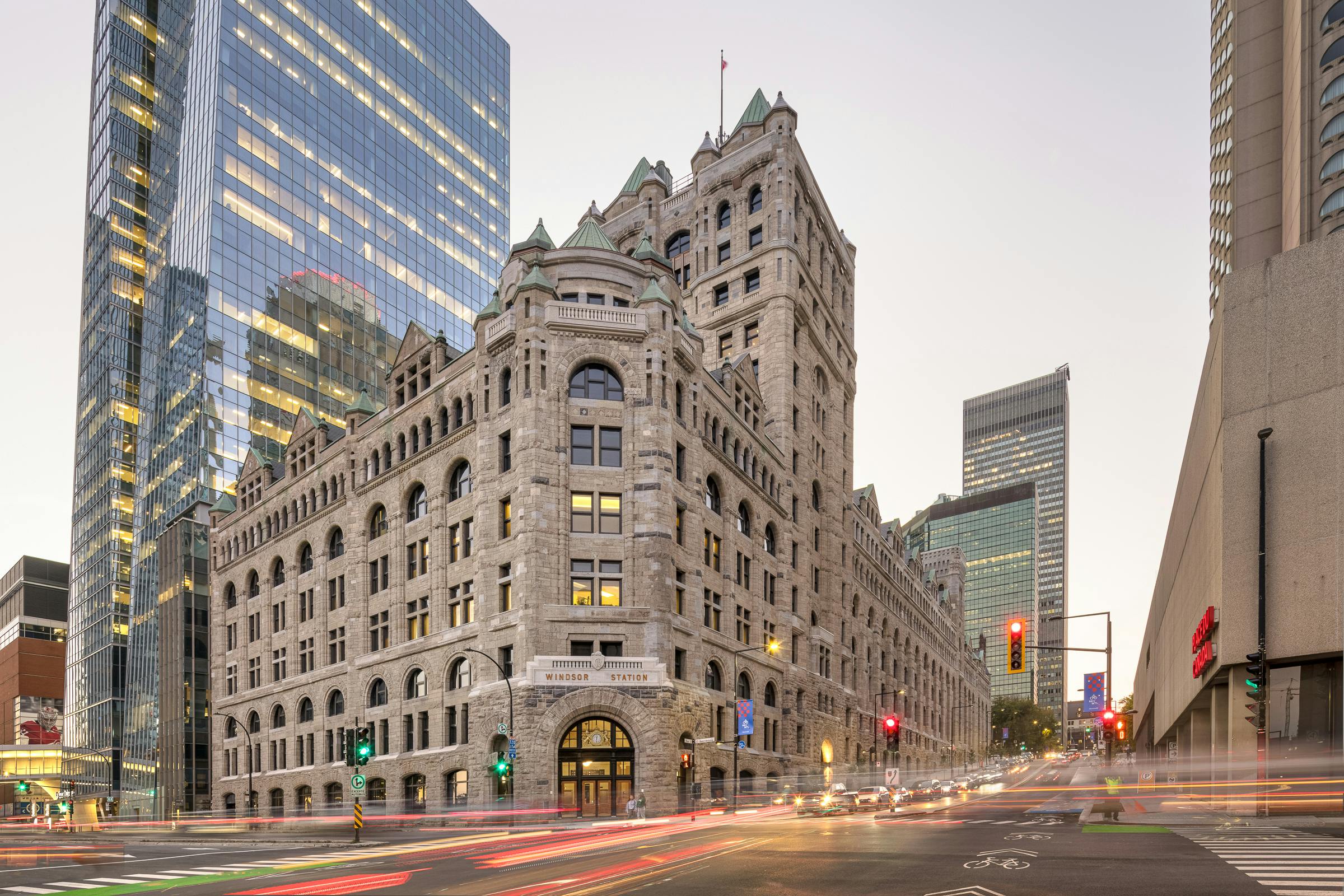 Photographie d'architecture d'un edifice patrimonial à Montréal.