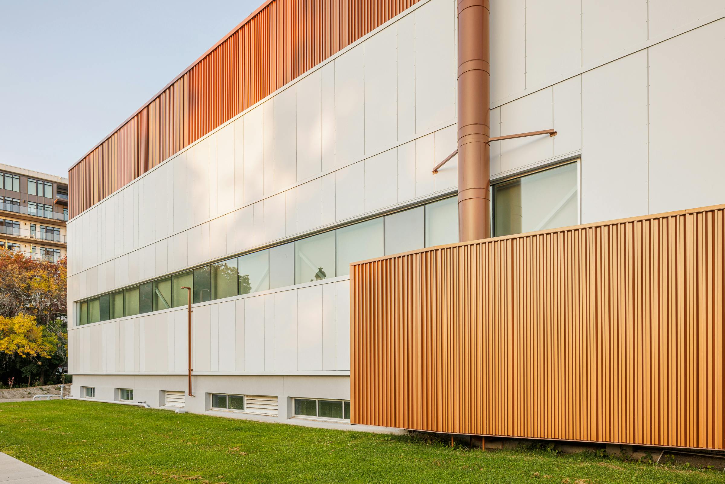 Overview of the different materials used on the facade of a sports complex
