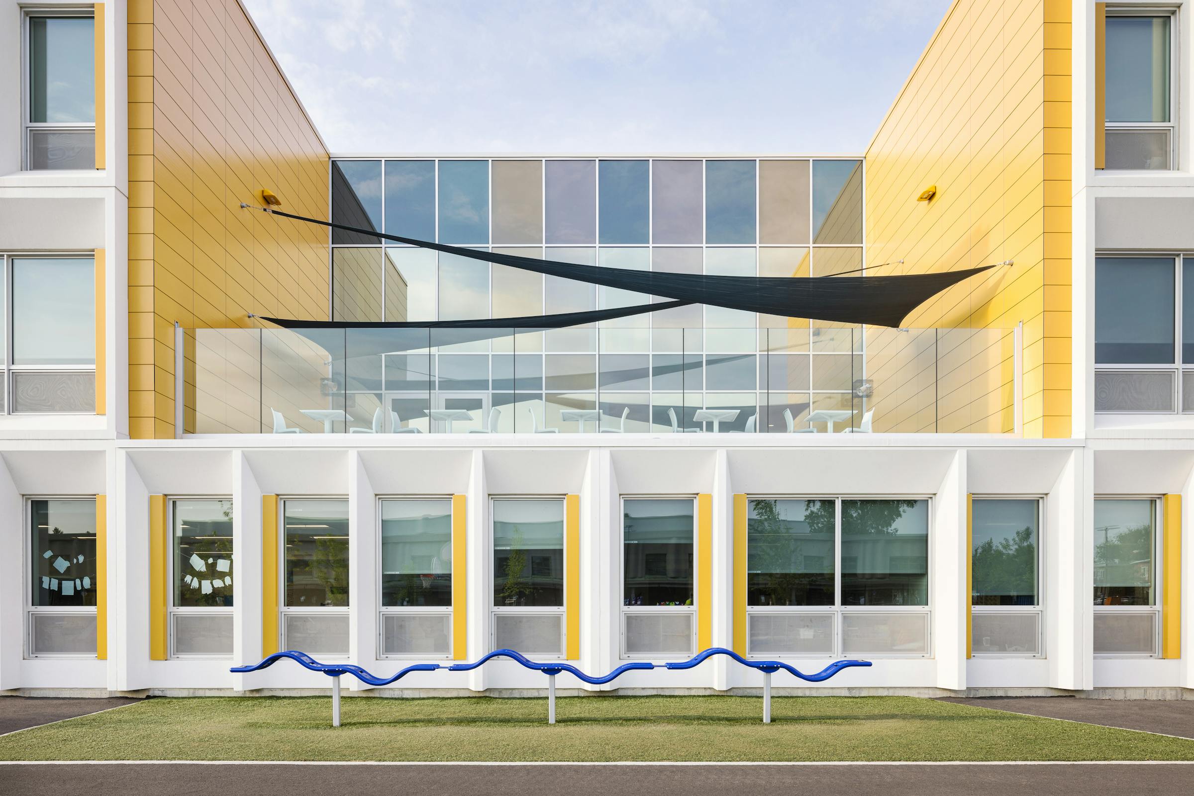 Architecture de la facade de l'école primaire du secteur sacré-coeur.
