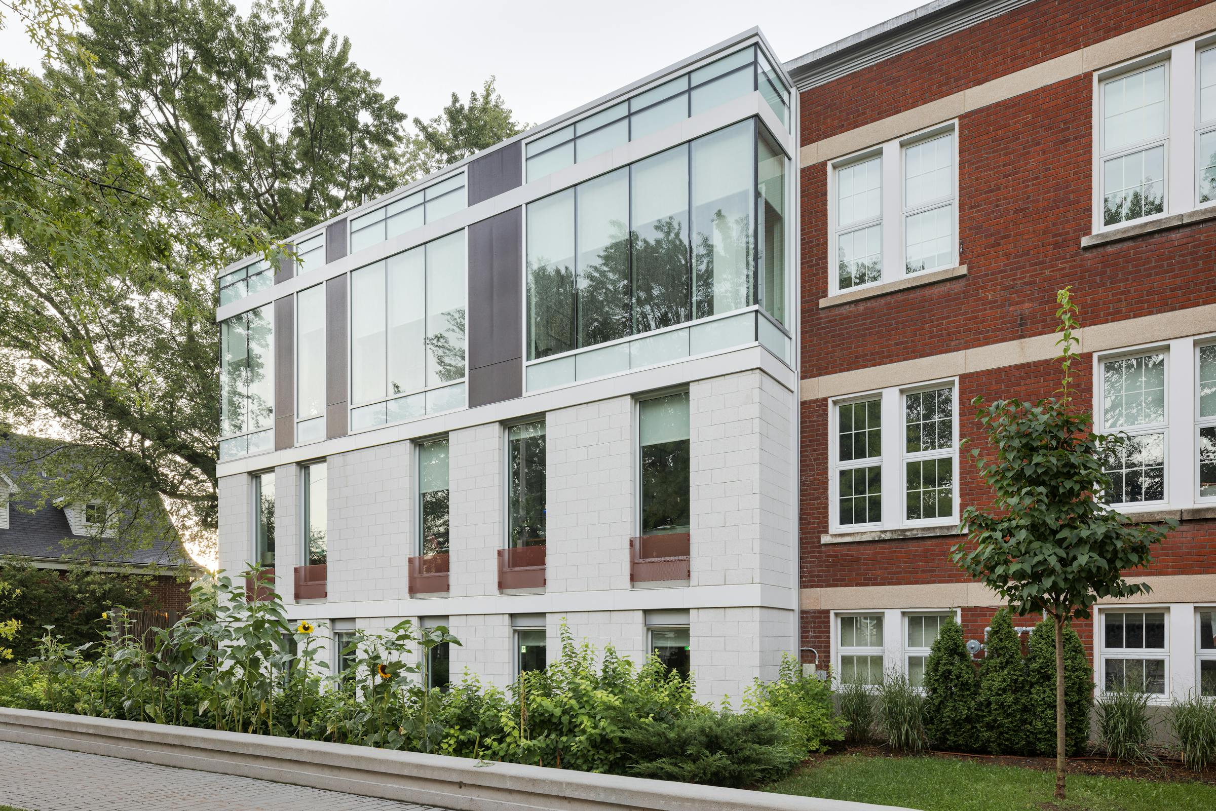 L'agrandissement de l'hotel de ville de Saint-Basile-le-Grand réalisé par les architectes de GMAD.