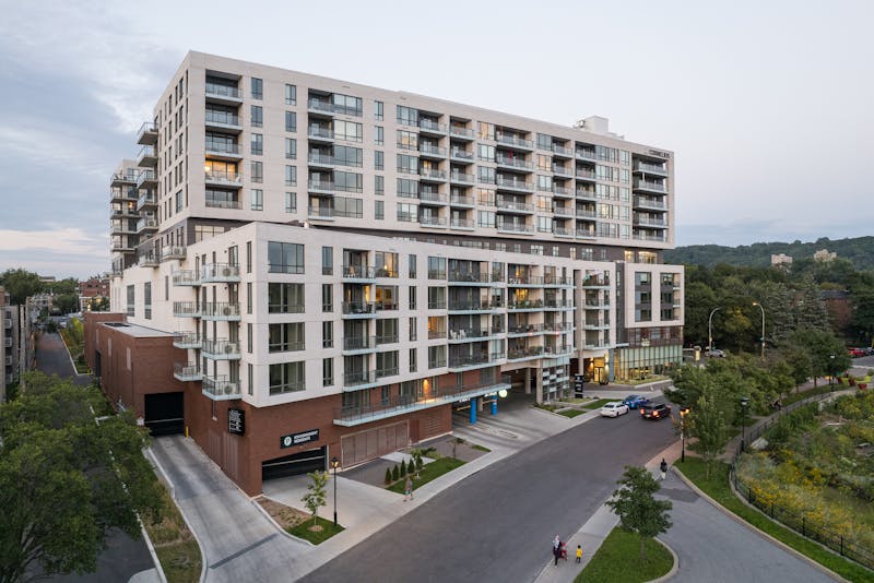Balcons et design résidentiel moderne à Montréal