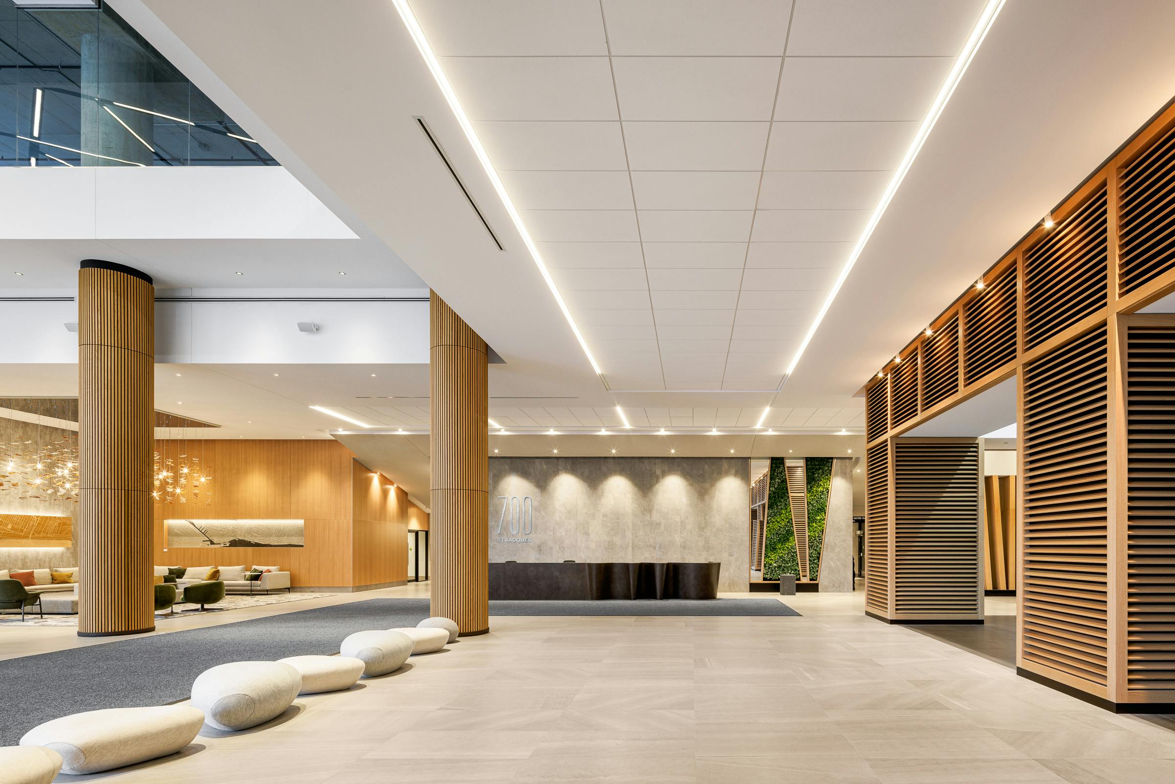 le 700 rue St-Jacques est une tour de location d'espace commerciaux.