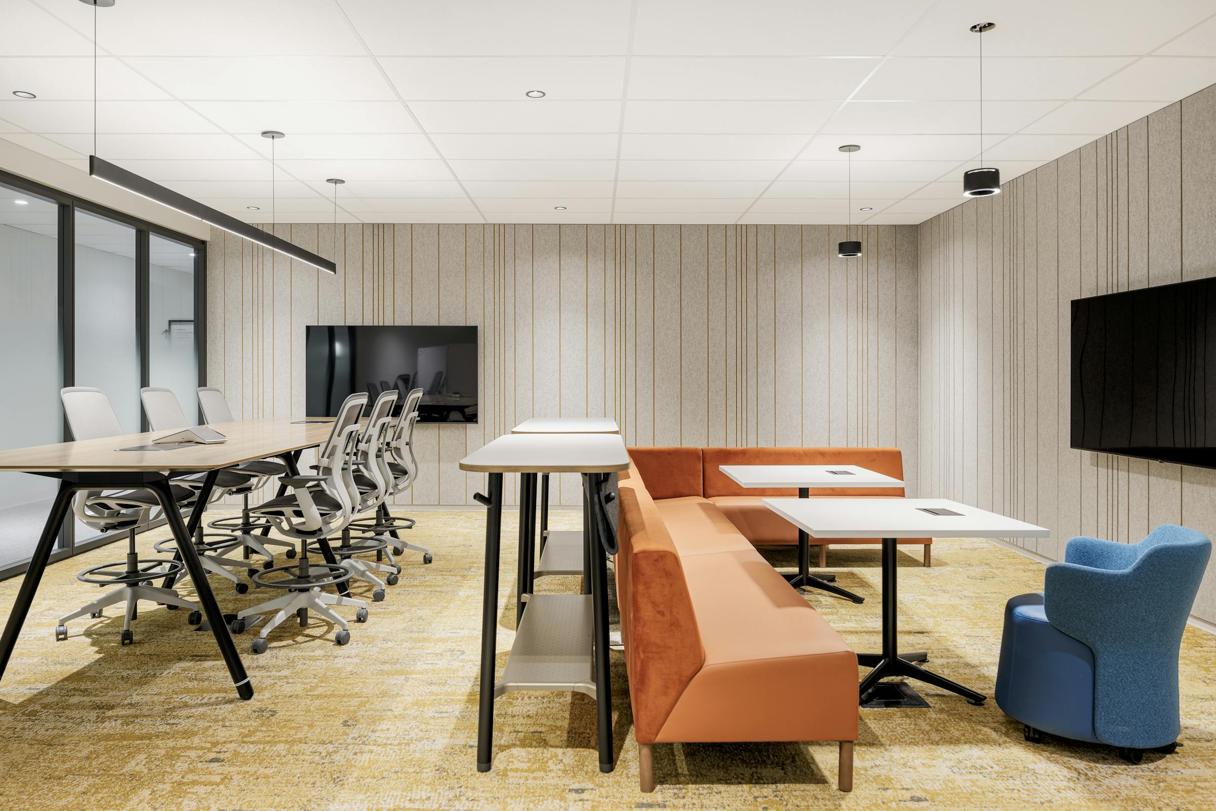 Salle de formation : un espace fonctionnel intégrant des choix de design innovants.