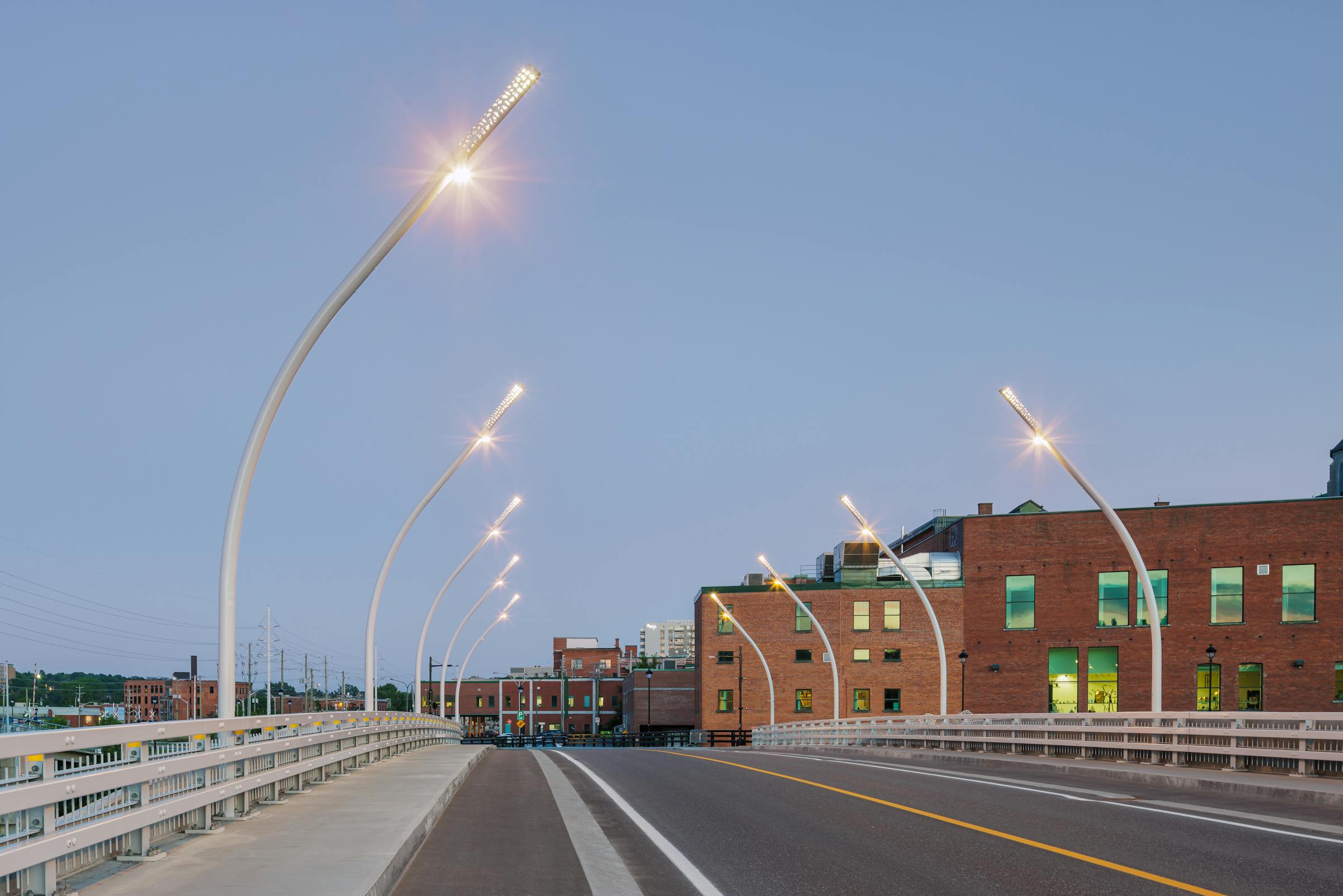 Photographie de l’éclairage nocturne créant une belle ambiance.