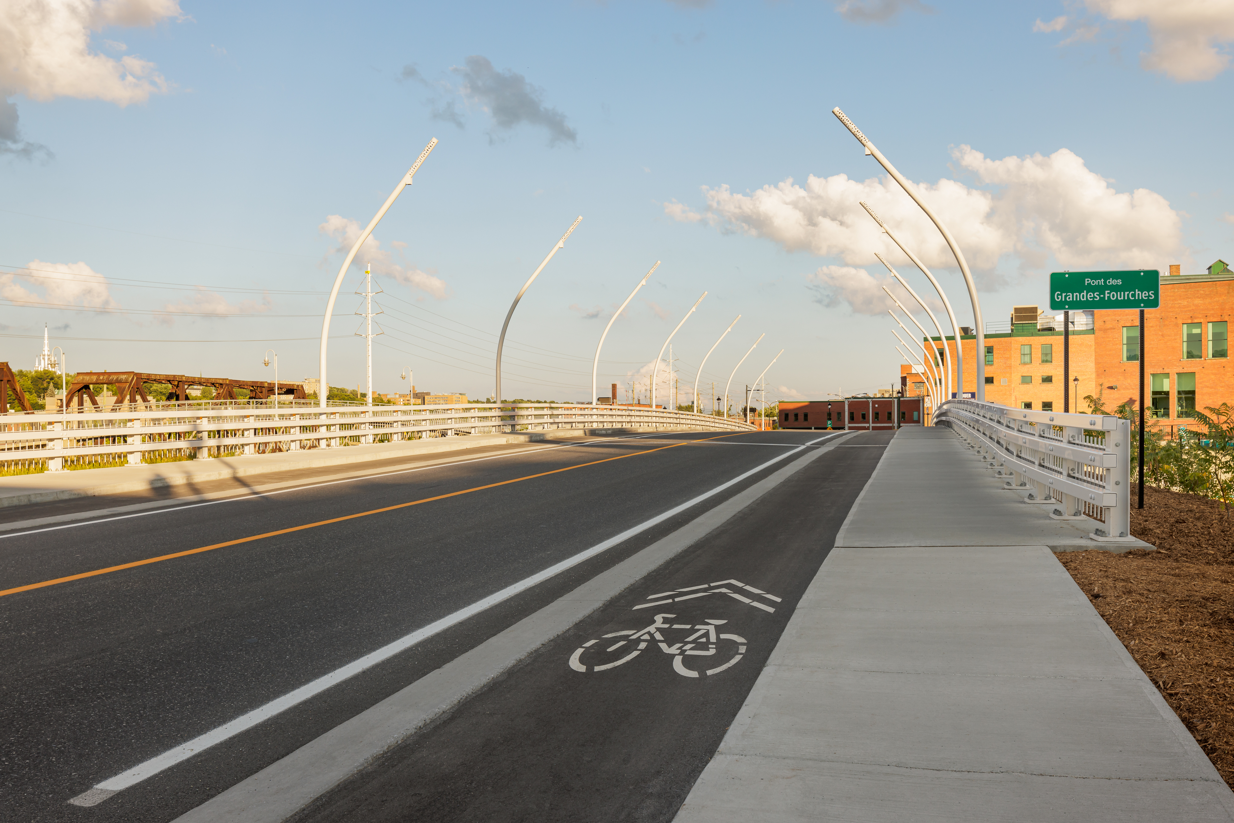 Photographie mettant en valeur la sobriété du design architectural.