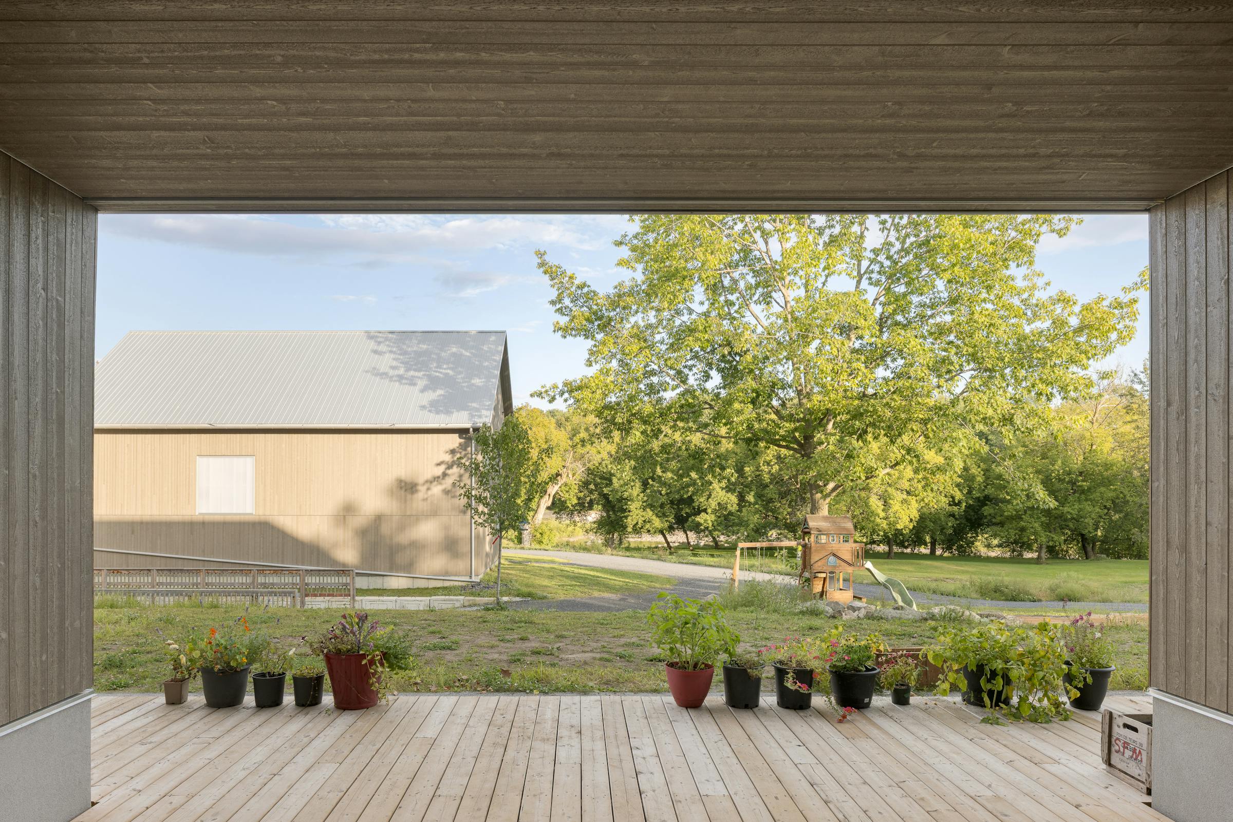 Relationship between architecture, landscape, and river.