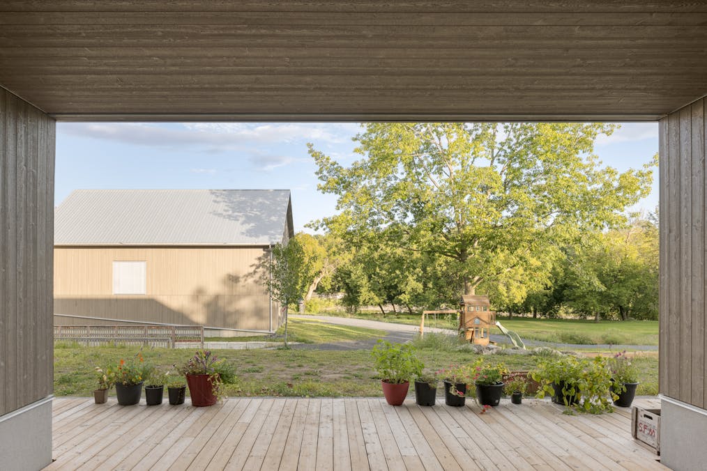 Relationship between architecture, landscape, and river.