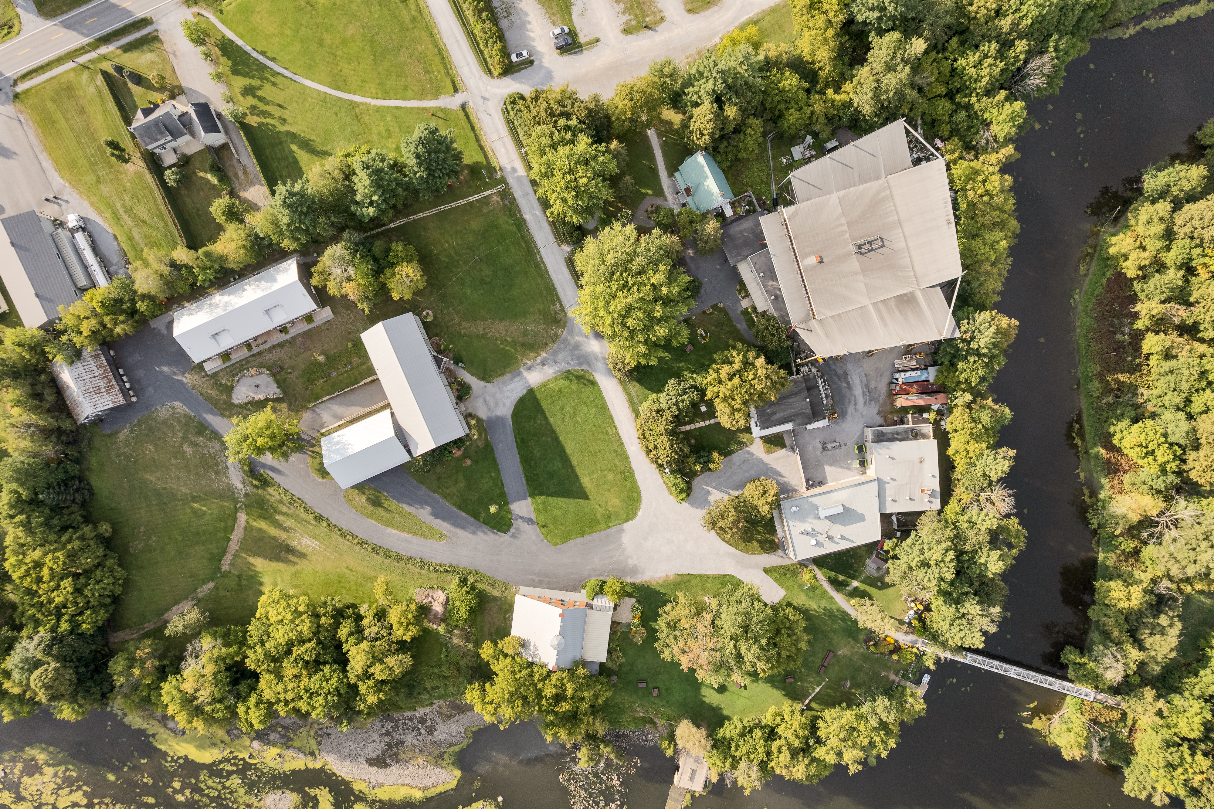 Aerial view of Théâtre de la Dame de Cœur and its estate.