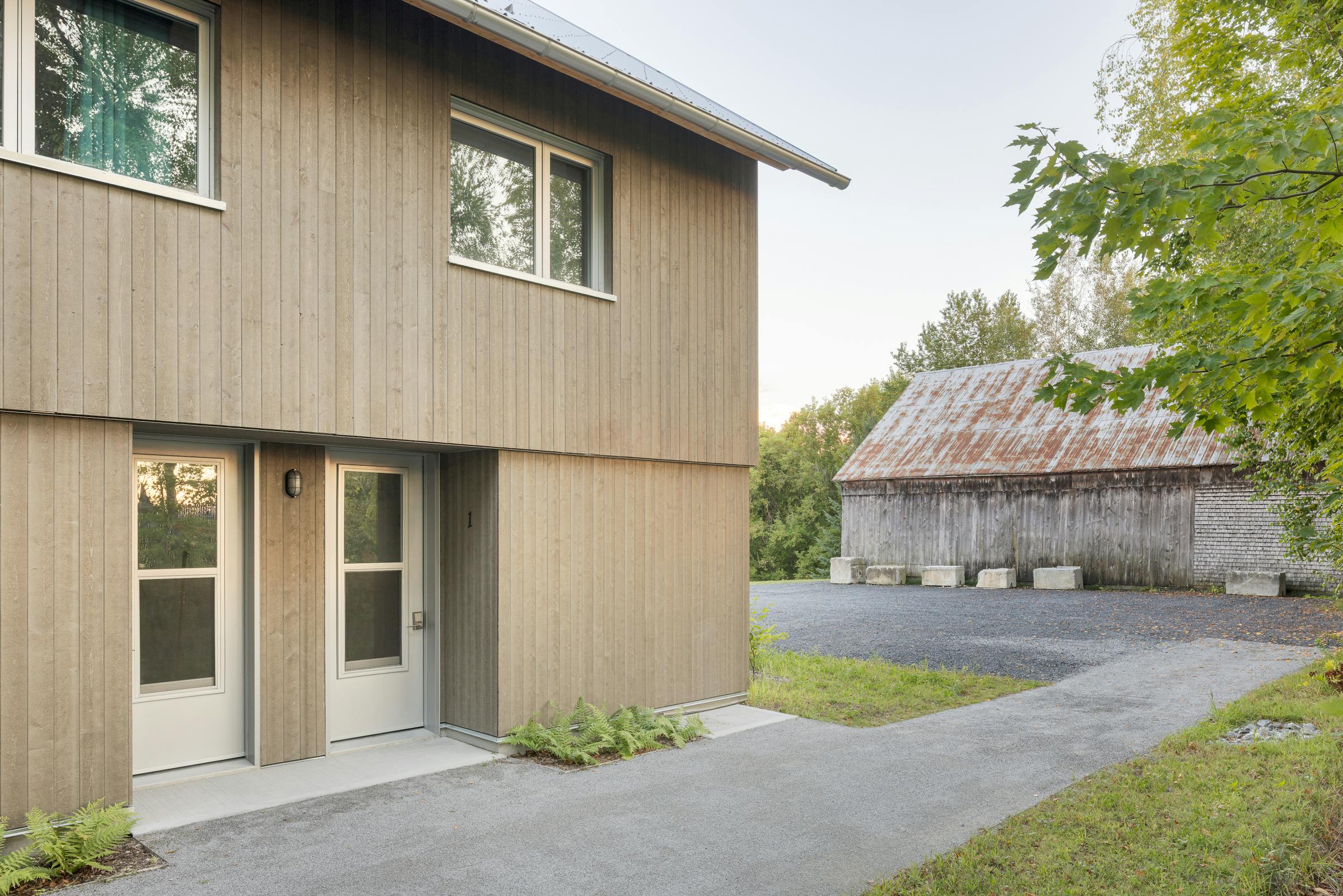 Contemporary architecture of Théâtre de la Dame de Cœur in a rural environment.
