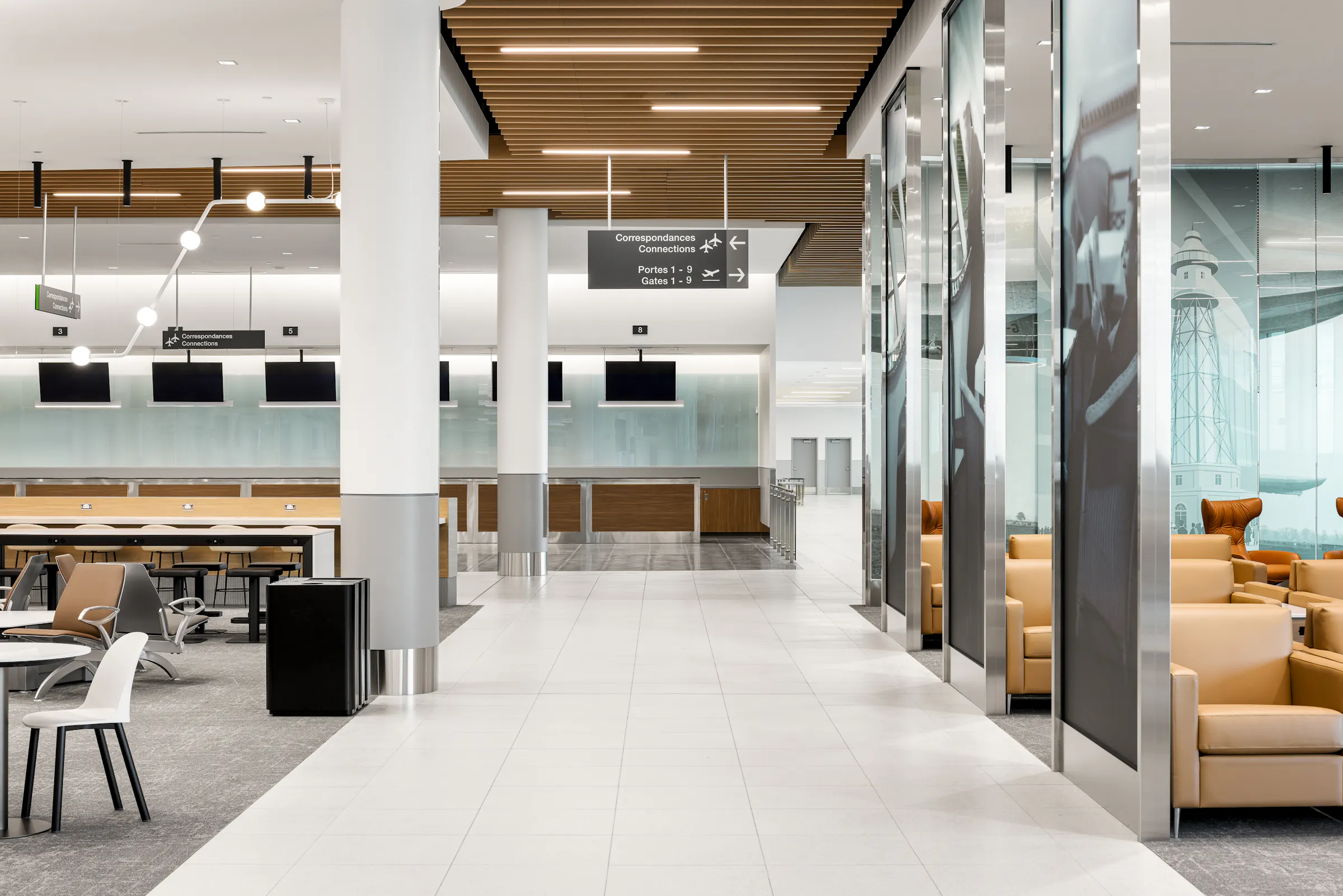 Espace lounge avec mobilier contemporain, éclairage doux et atmosphère moderne.