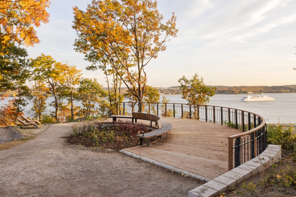 Landscaping and observation platform on the St. Lawrence River in the fall.