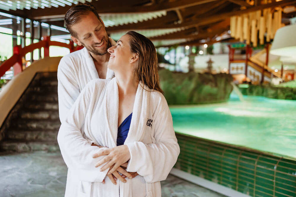 Paar in Therme