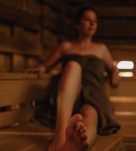 Frau in Sauna