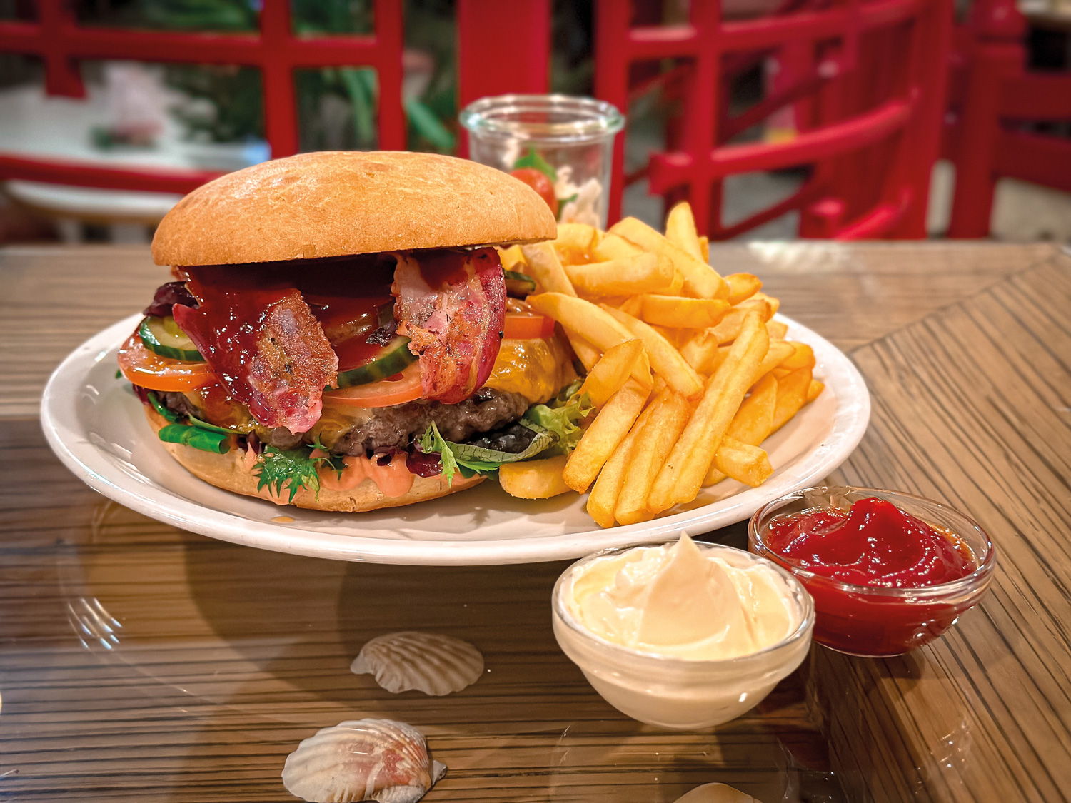 Thermenburger mit Pommes