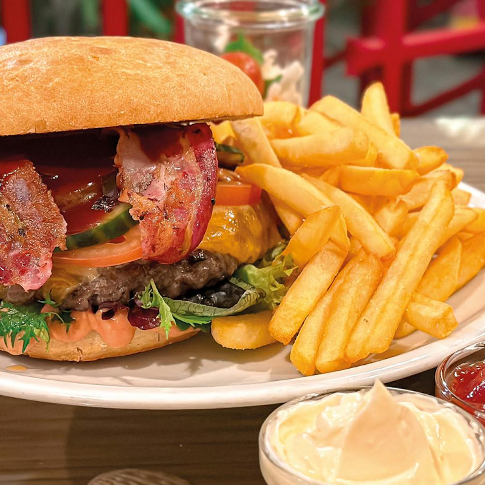 Thermenburger mit Pommes Thermenburger mit Pommes