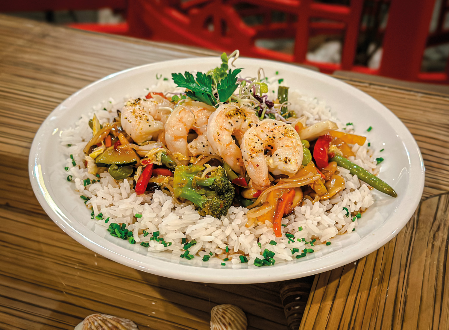 WOK mit Reis und Garnelen