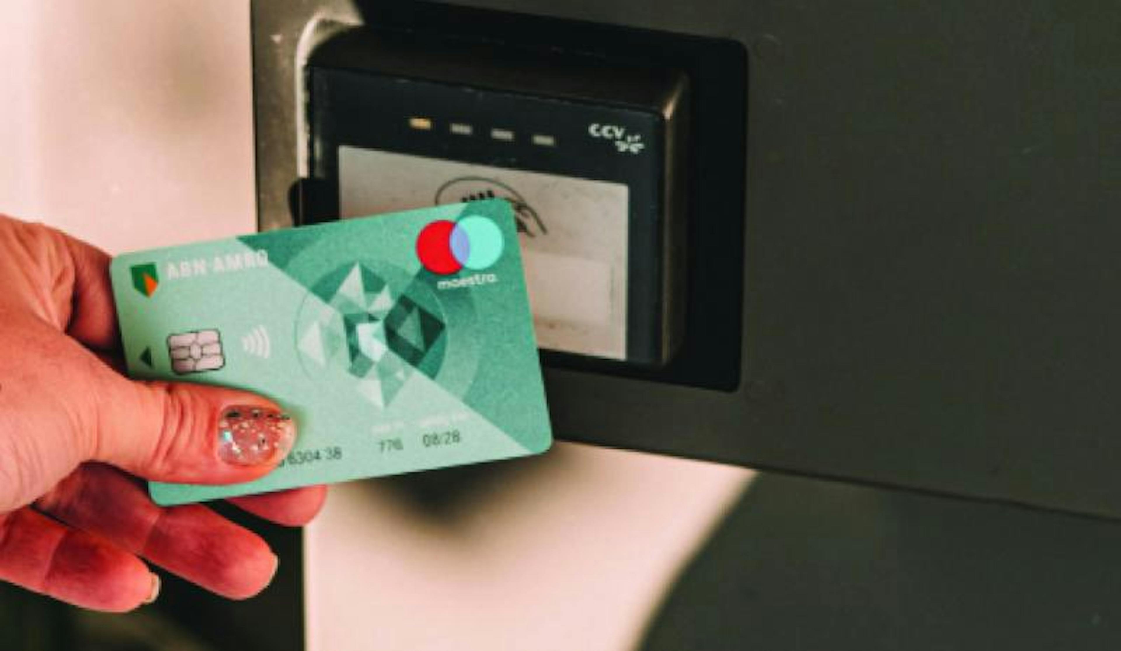 Pinnen met een pinpas