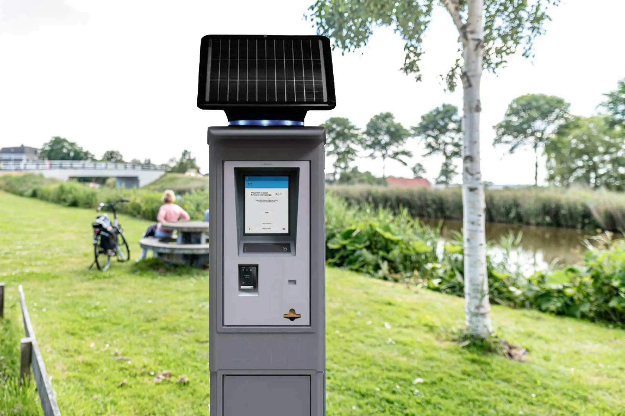 Parkeerautomaat langs het water