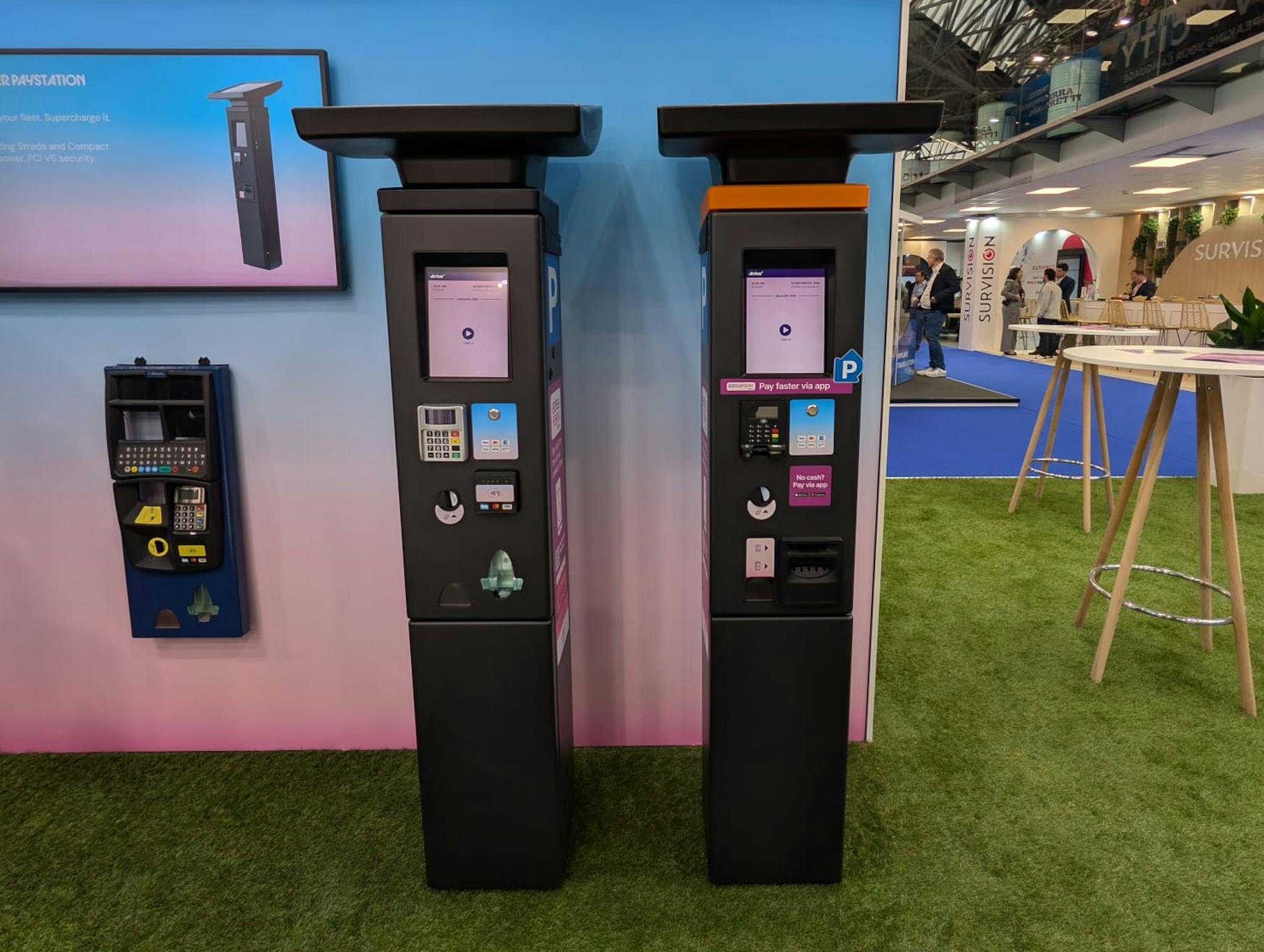 Strada 9 inch parkeerautomaat tijdens Intertraffic 2026