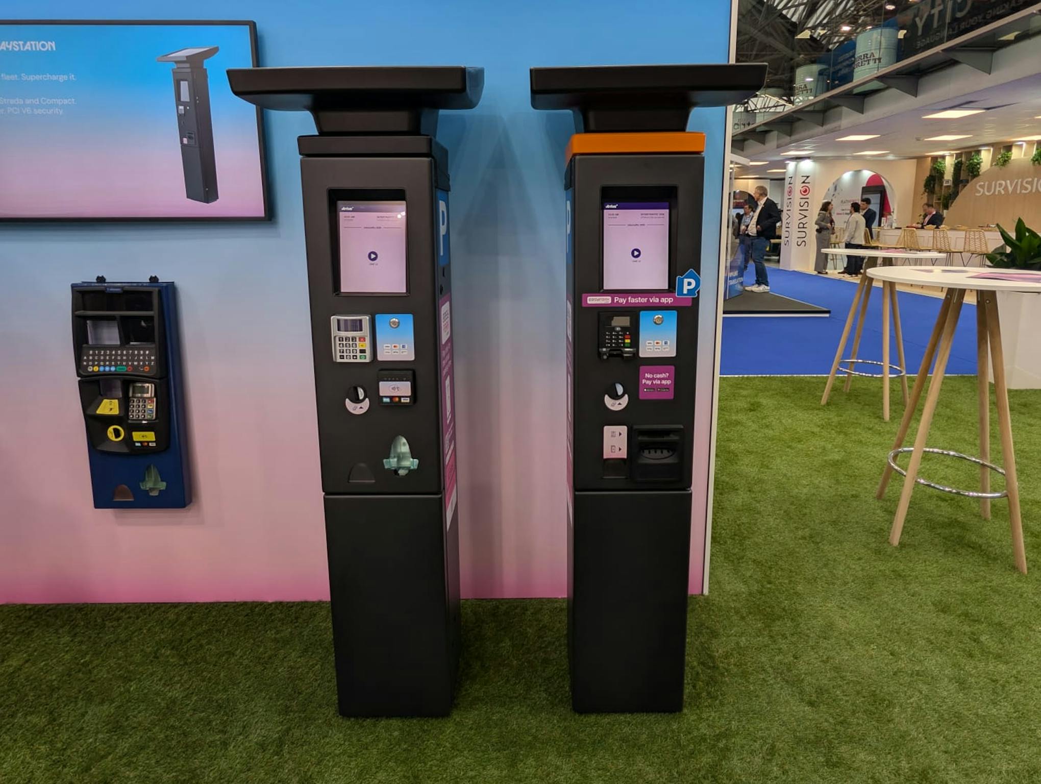 Strada 9 inch parkeerautomaat tijdens Intertraffic 2026