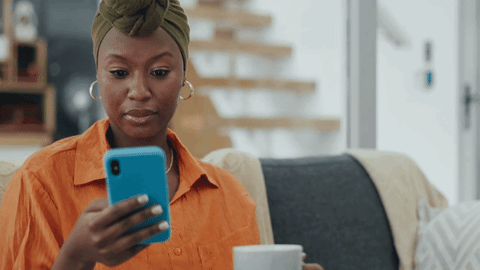 african woman confused expression at phone